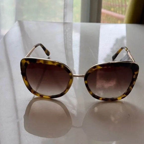 Chico's Brown Oversized Sunglasses with Tortoiseshell Pattern - Picture 1 of 16